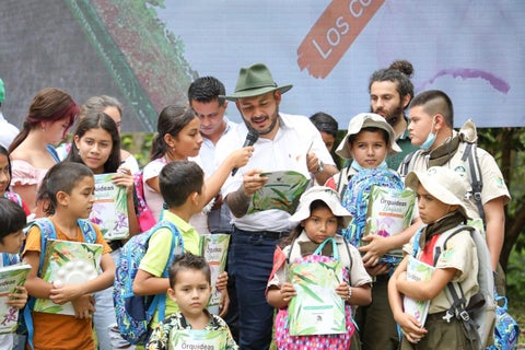 Corpoboyacá revela seis nuevos registros de orquídeas para la región y entrega 20 mil cartillas