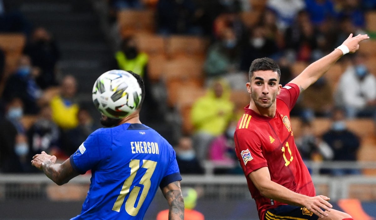 Ferran Torres jugando con la Selección de España