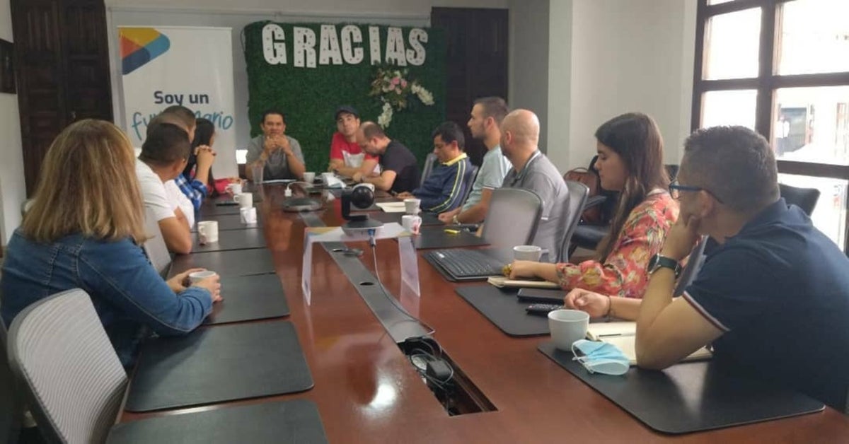 Mesa de negociación en Rionegro, Antioquia.