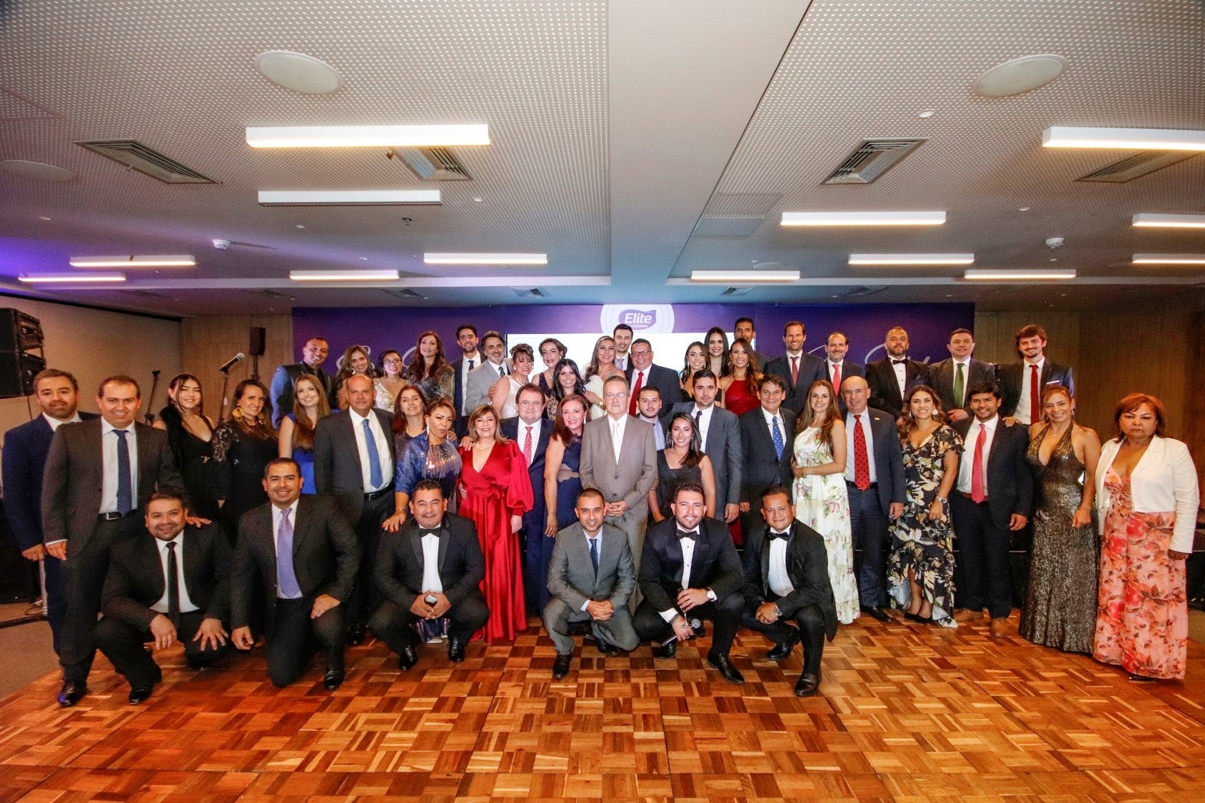 La marca Elite professional premió la fidelidad de sus clientes en una mágica noche de gala