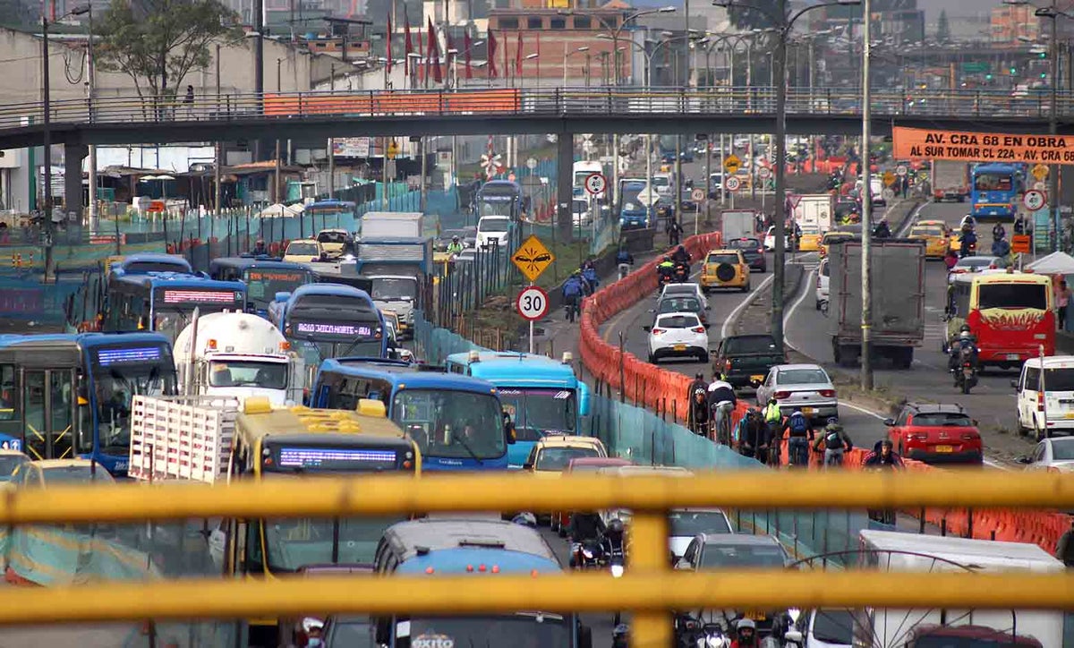 Trancones en Bogotá- Obra del puente de la Avenida 68 desata caos vehicular