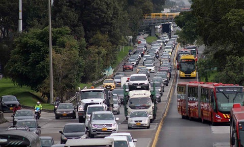Levantamiento del pico y placa tiene 'castigaos' a bogotanos con trancones