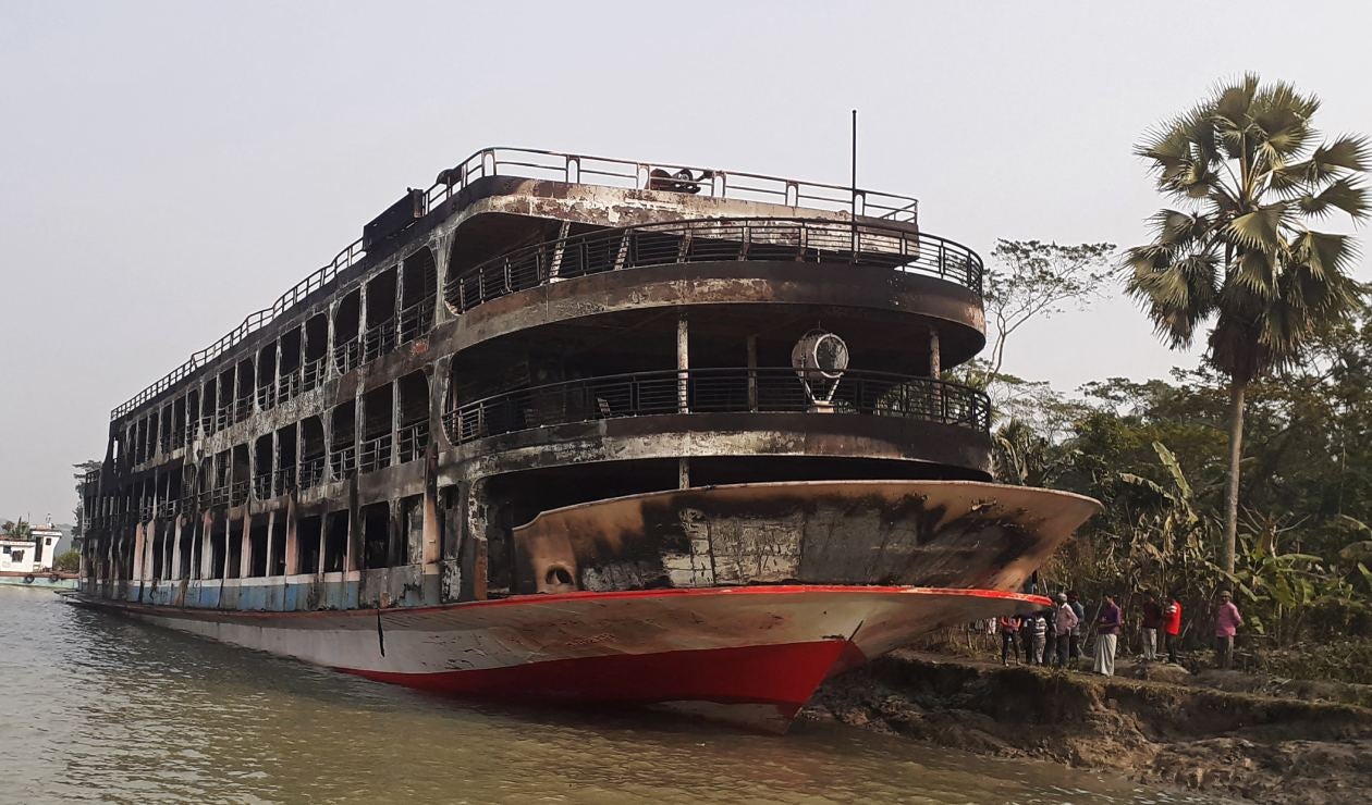 Incendio de barco en Bangladesh dejó casi 40 muertos