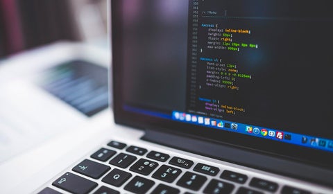 Desarrollo de software mediante programación de código