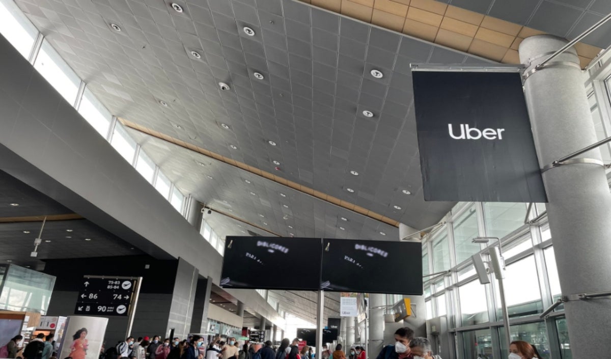 Publicidad de Uber en aeropuerto El Dorado