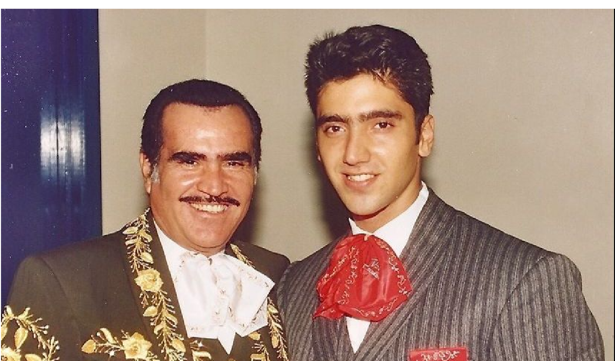 Alejandro Fernández le canta a su padre