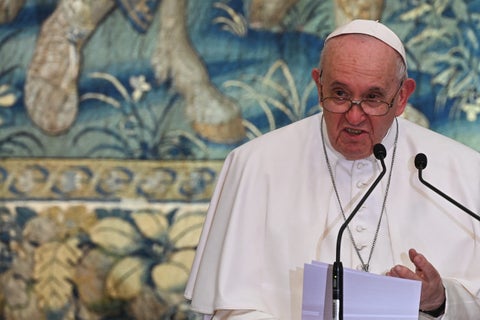 El papa condenó en Chipre la tortura y esclavitud de los migrantes