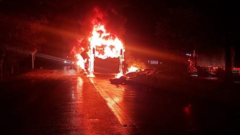 Bus intermunicipal incinerado