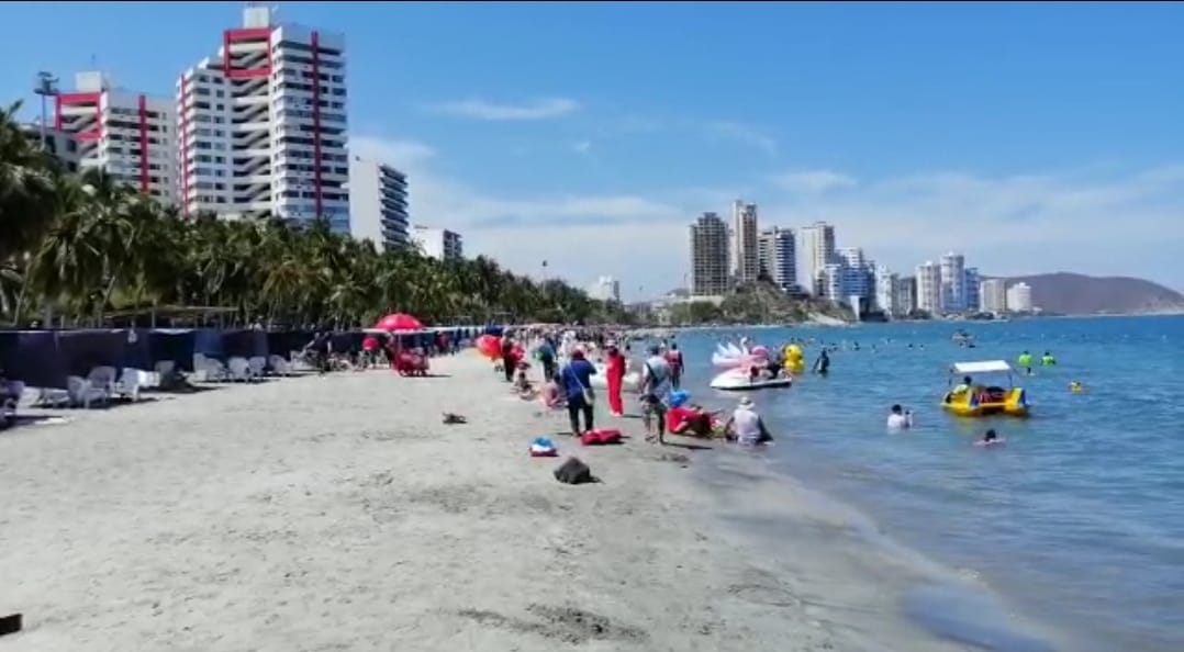 autoridades reportaron 100% del aforo en las playas de Santa Marta