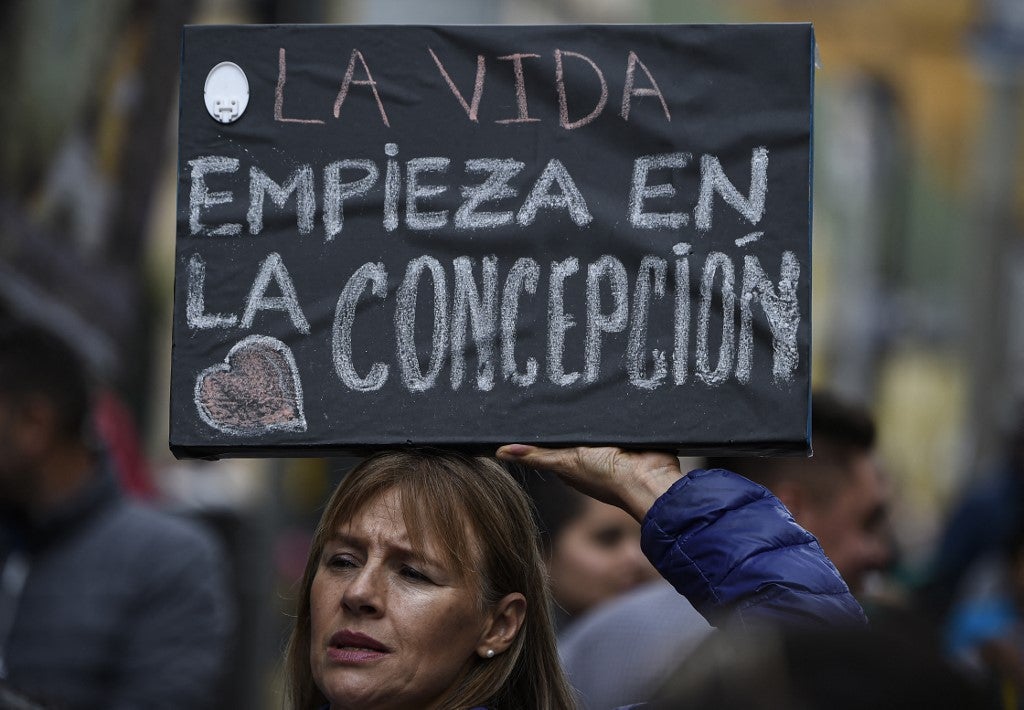 Aborto en Colombia - protesta contra el aborto frente al Palacio de Justicia, en Bogotá