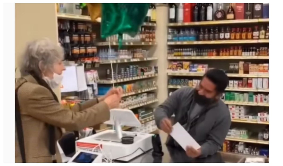 Abuelita se gana la lotería