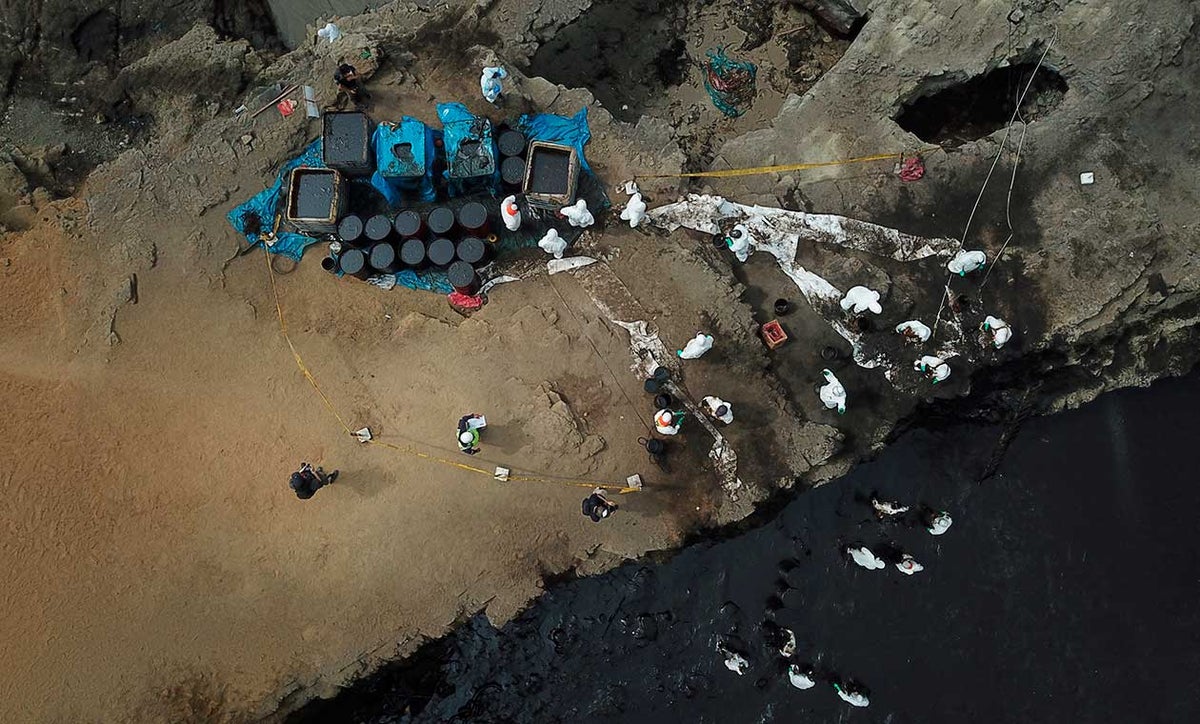 Derrame de petróleo en costa de Perú