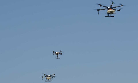 Drones en pleno vuelo