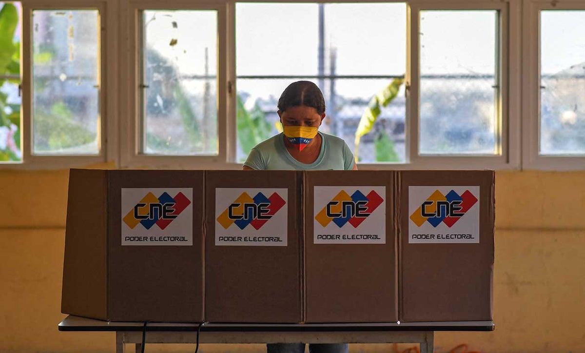 Votantes en elecciones en Venezuela