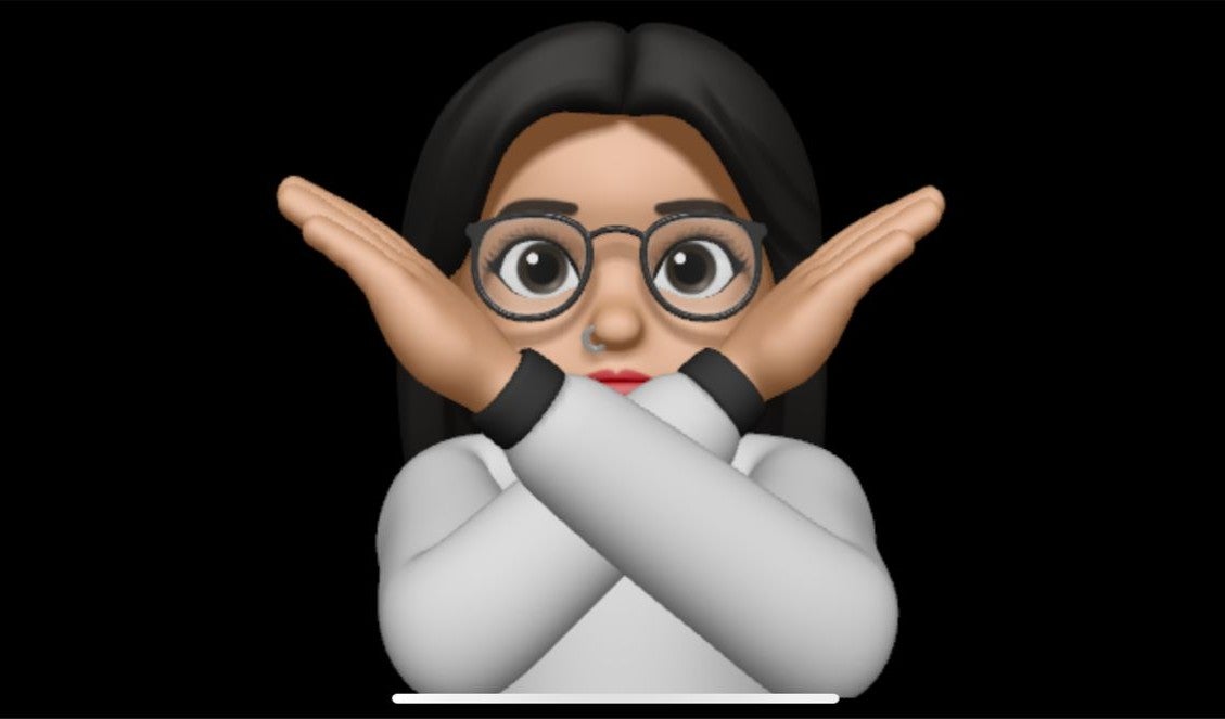 Emoji brazos cruzados