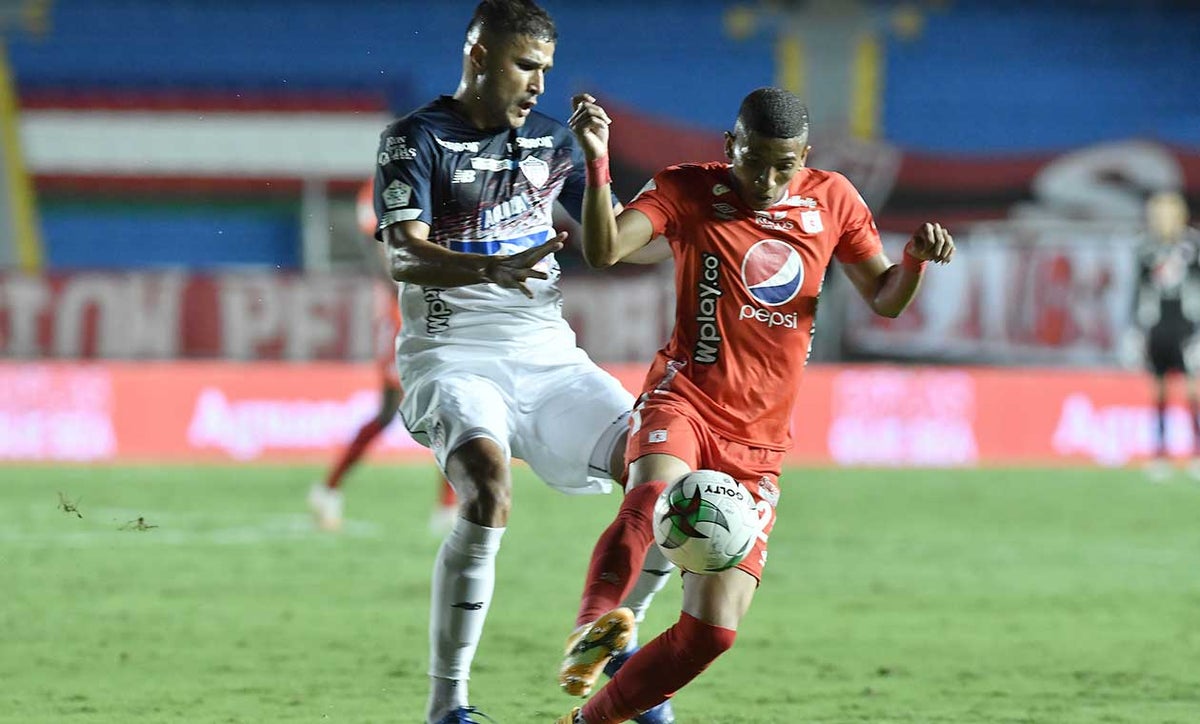 Larry Vásquez jugando con el Junior
