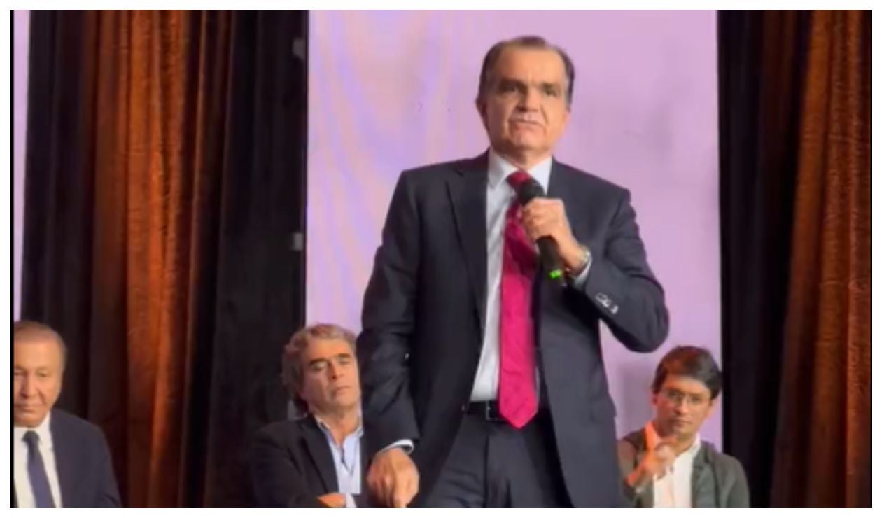 Óscar Iván Zuluaga con covid-19