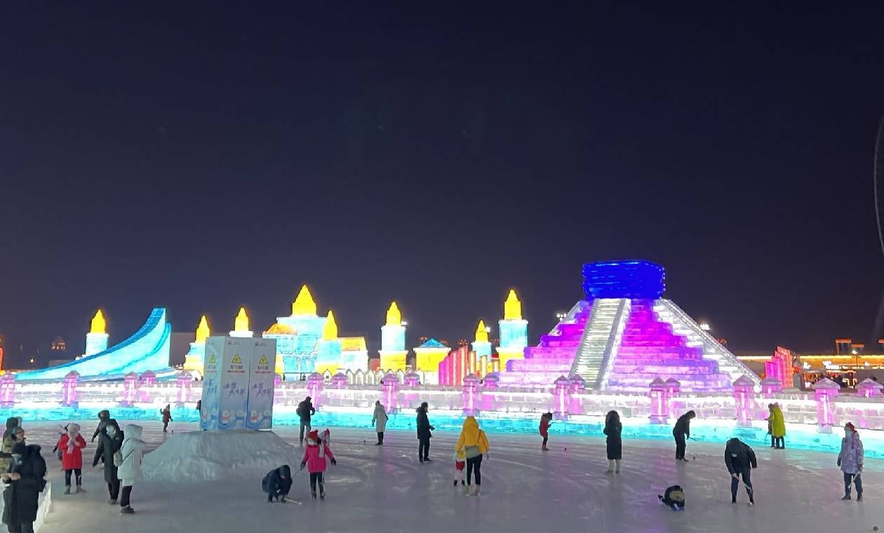 Pirámide mexicana de hielo en China