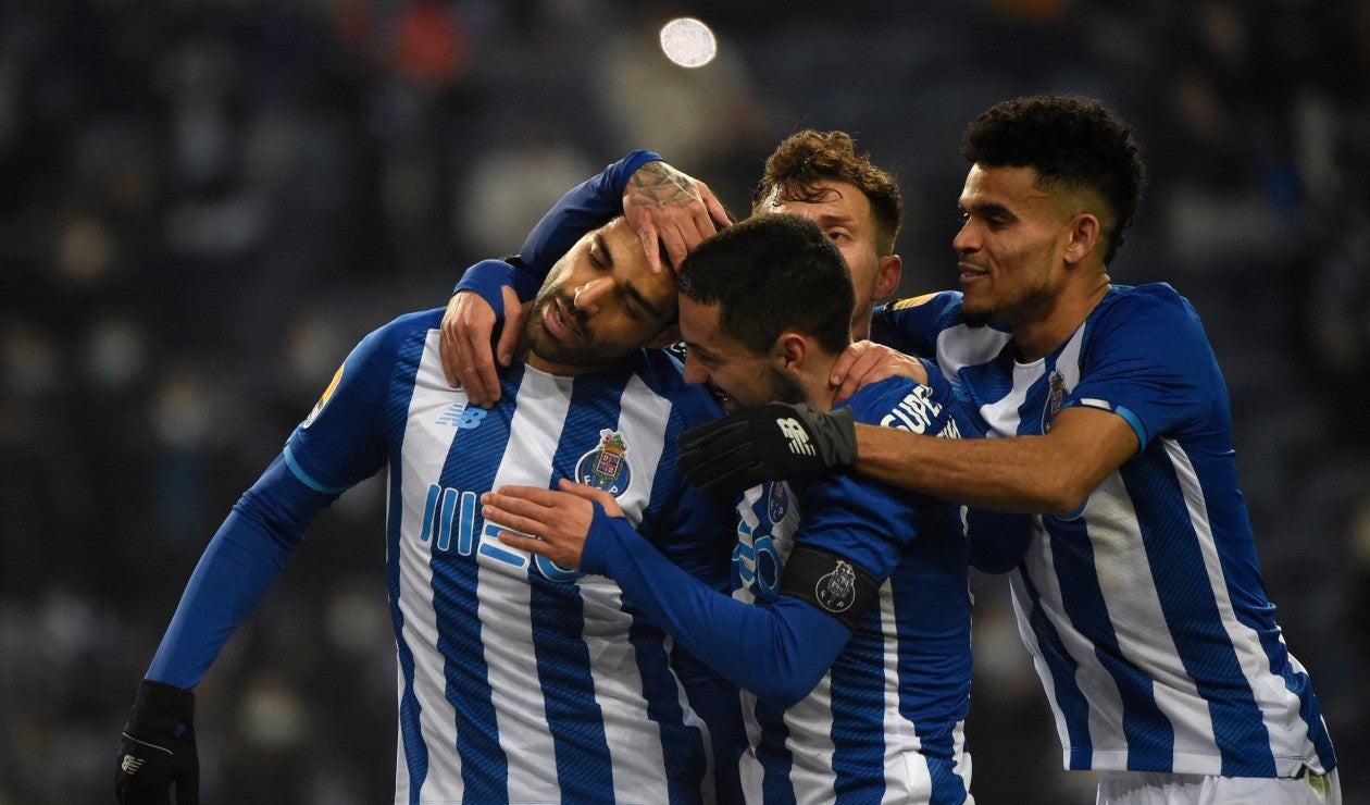 Luis Díaz y sus compañeros celebran gol de Porto.