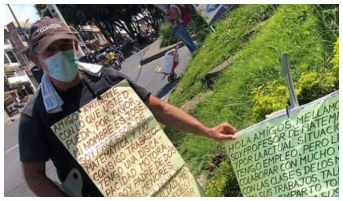 Profesor de matemáticas pide trabajo en semáforos