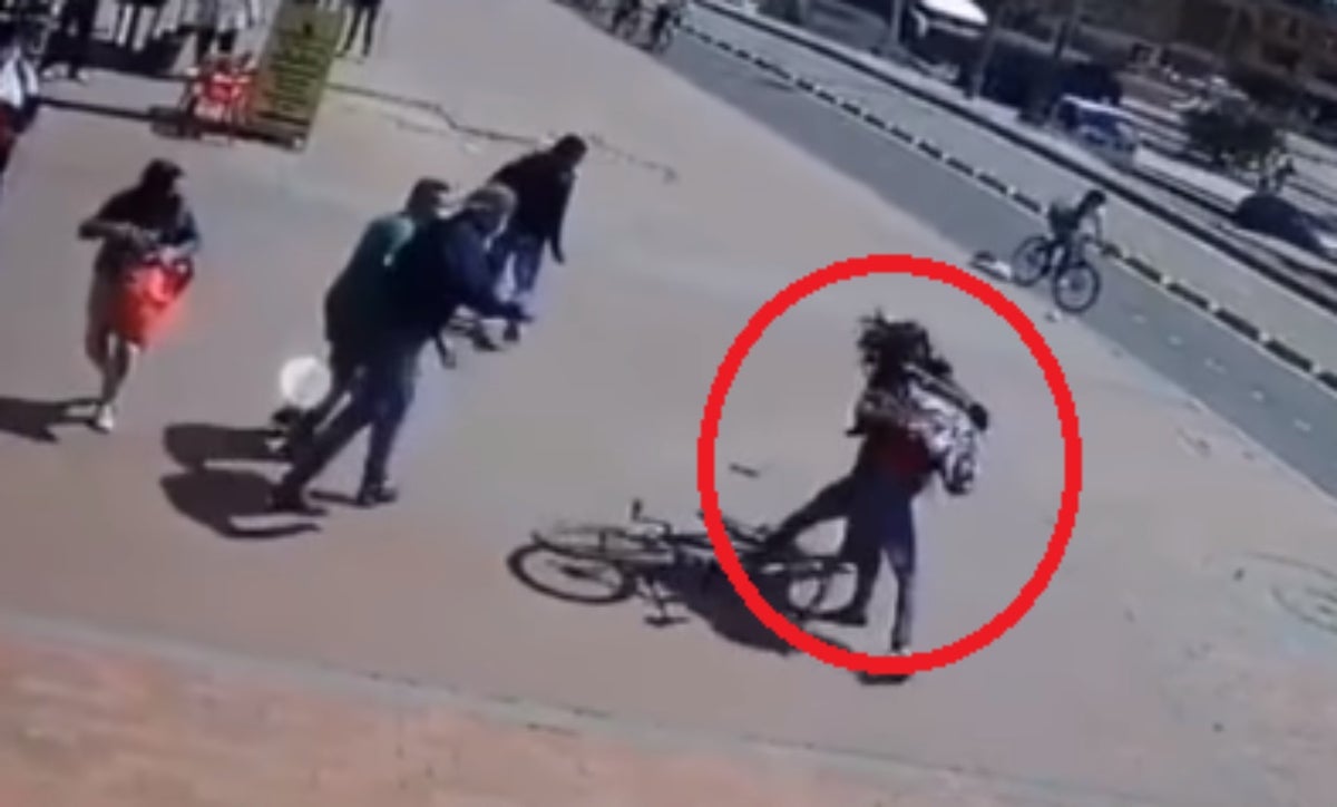 Ladrón que robó a mujer recibió golpiza y salió huyendo
