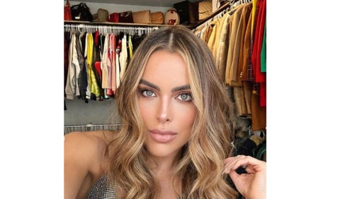Sara Corrales mostró la cantidad de ropa que tiene en el closet