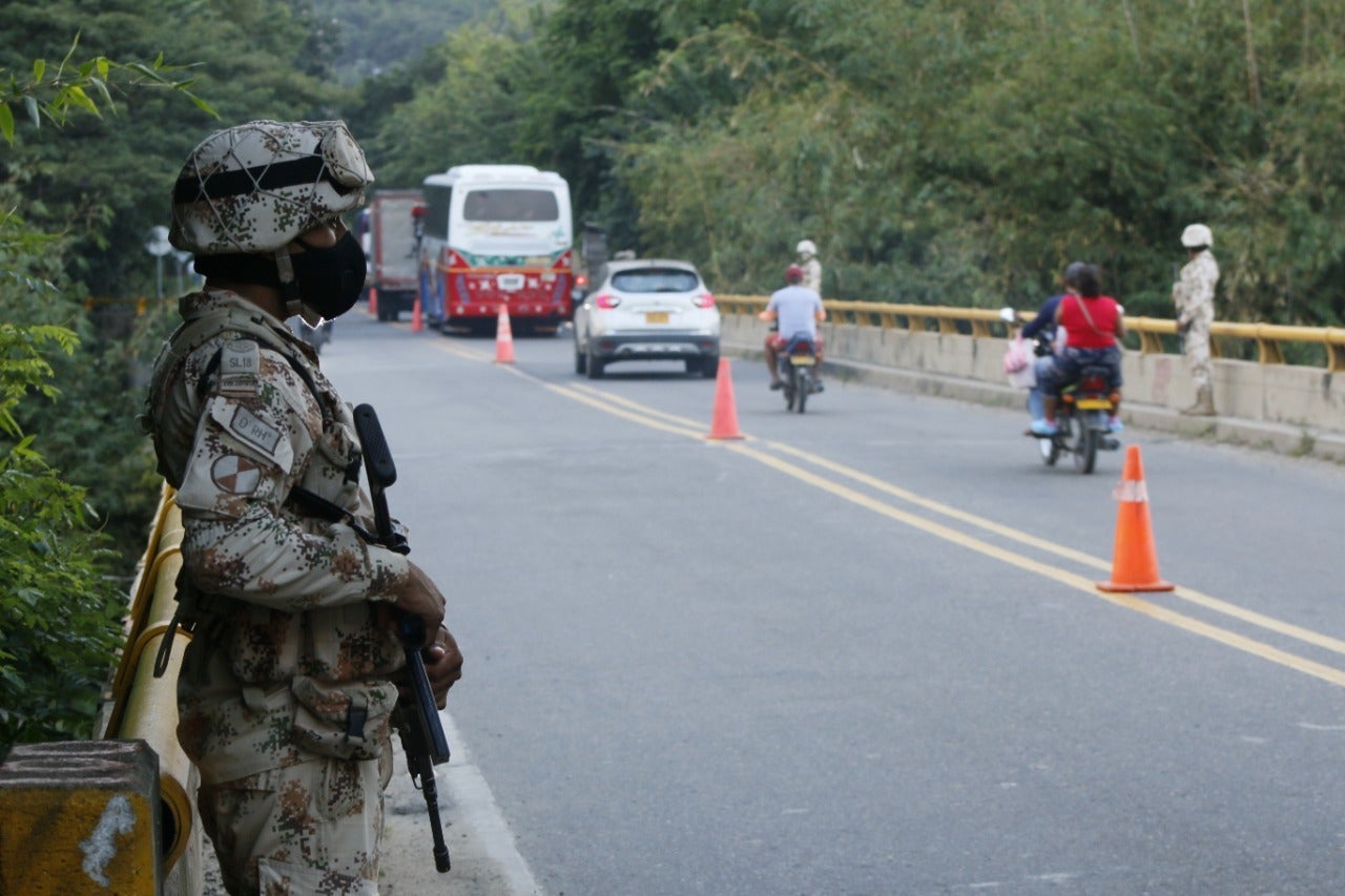Soldados en las vías de la región Caribe