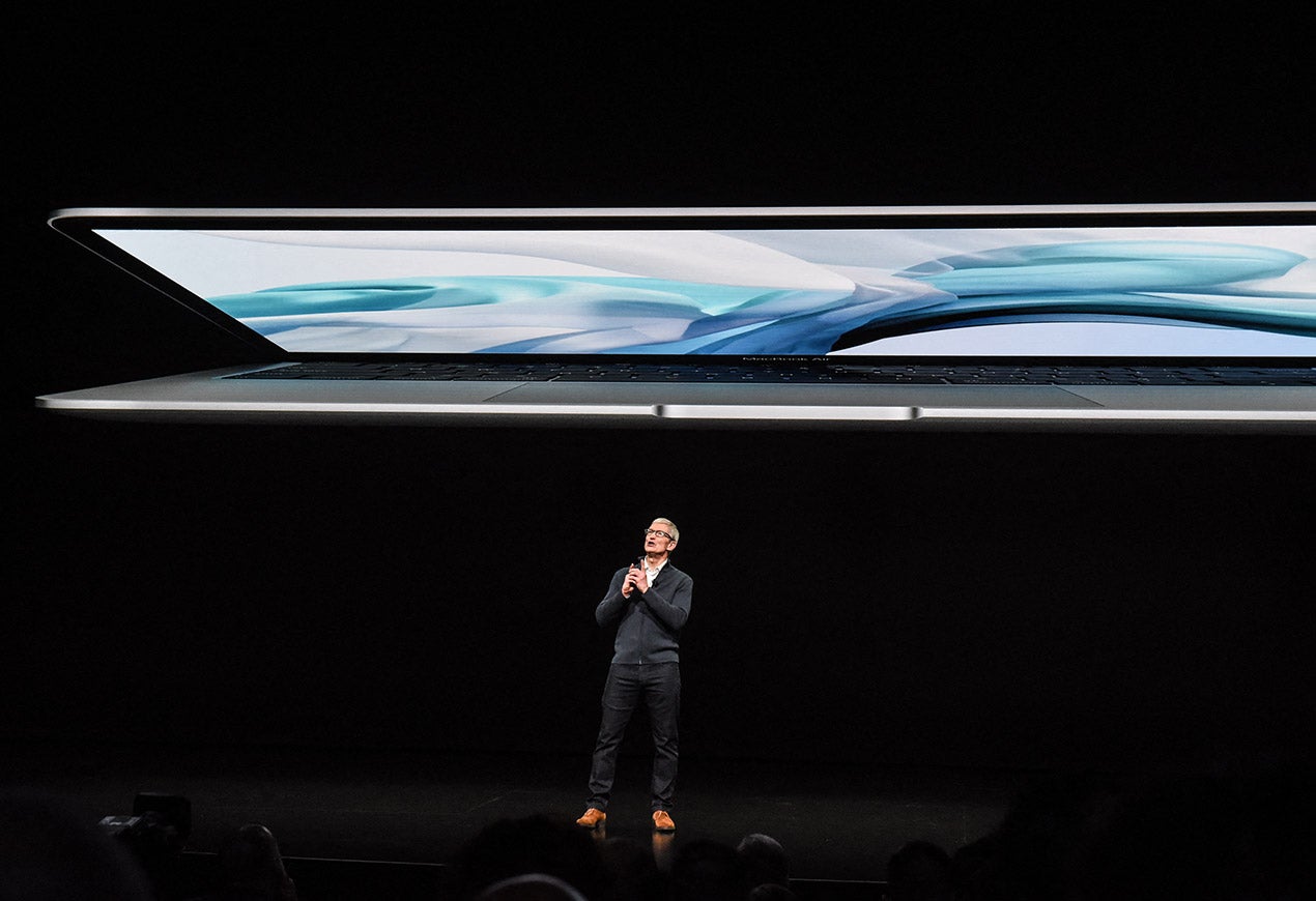 Tim Cook presenta el MacBook Air