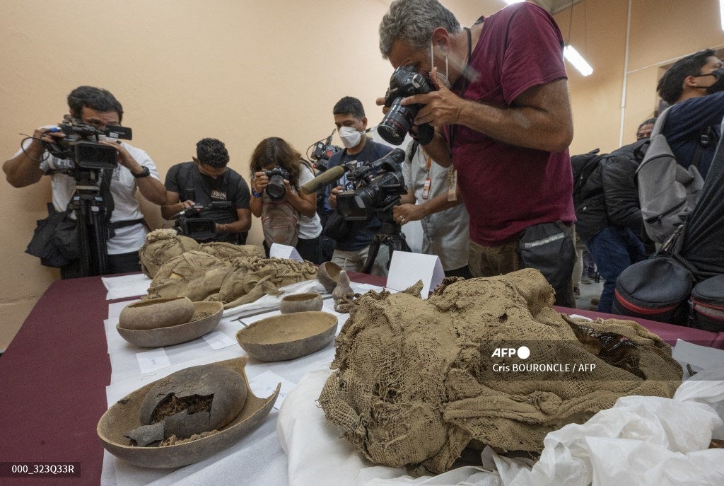 Arqueólogos presentan momias precolombinas de niños sacrificados