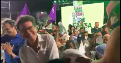 Alejandro Gaviria bailando