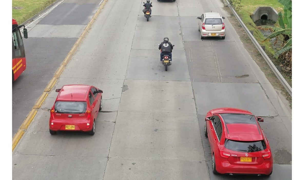 Autopista Norte tiene huecos en la calle 127