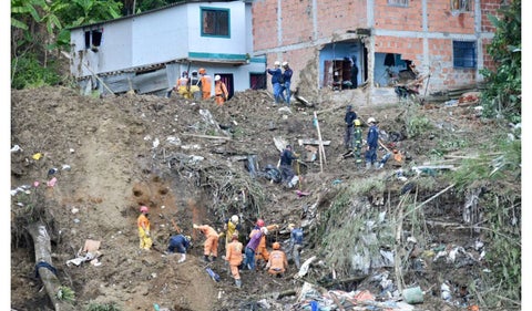 Derrumbe en Pereira deja 15 muertos y 34 heridos.