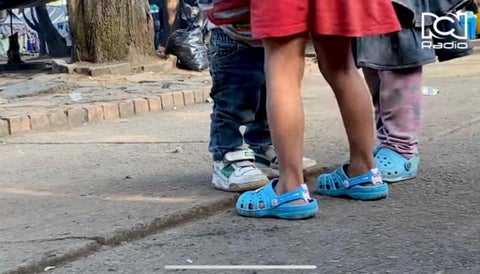 Niños indígenas en el Parque Nacional.