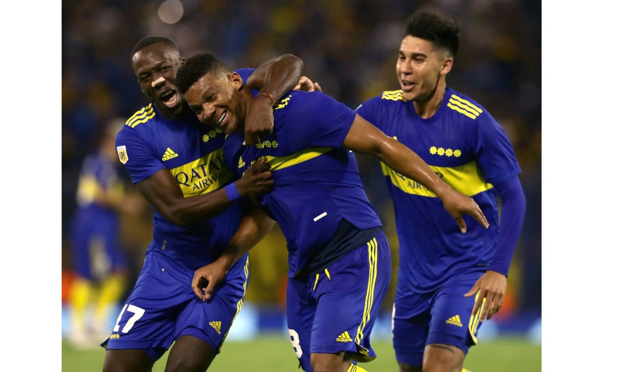 Frank Fabra celebra gol que marcó con Boca Juniors