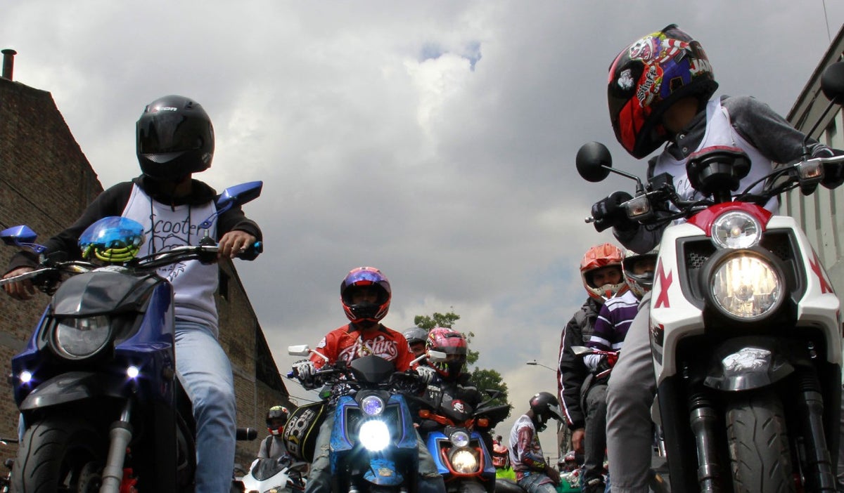 Motos