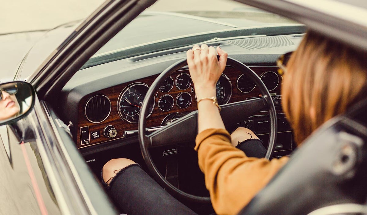 Mujer al volante