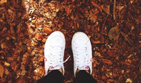 Niña no pudo entrar a estudiar por no tener tenis blancos