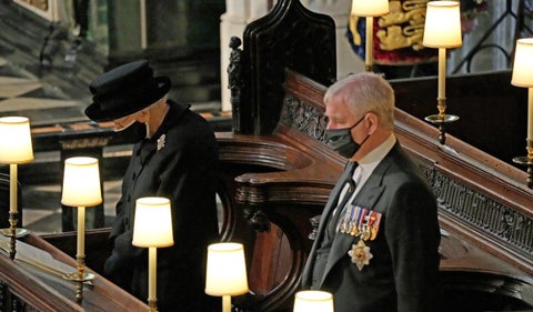 Reina Isabel y el príncipe Andrés asistieron al funeral del príncipe Felipe