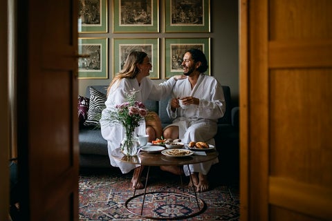 Las microinfidelidades: pequeños gestos que pueden minar la confianza en la pareja.