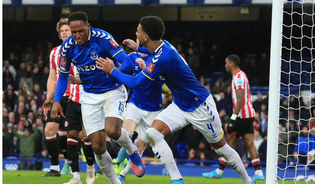 Yerry Mina marcó en debut de Lampard como técnico de Everton.