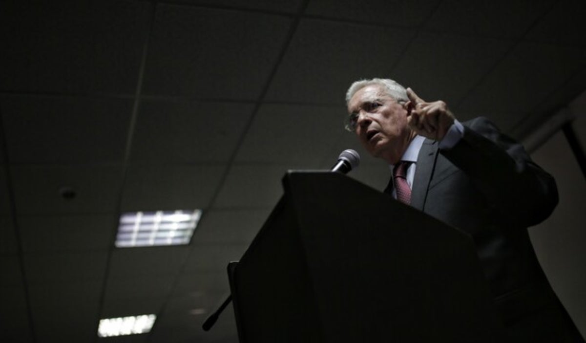 Álvaro Uribe Vélez en la reunión de urgencia del Centro Democrático