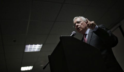 Álvaro Uribe Vélez en la reunión de urgencia del Centro Democrático