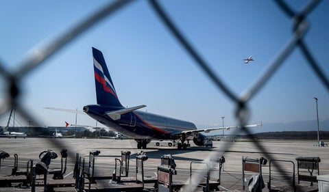 Avión en aeropuerto