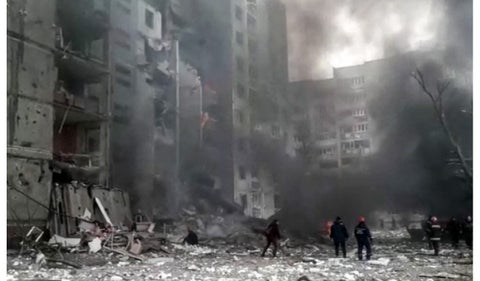 Rusia bombardeó zona residencial de Chernigov en Ucrania