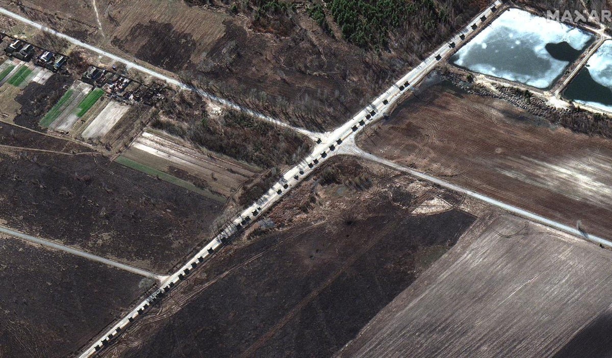 Convoy ruso que se dirige a la capital de Ucrania