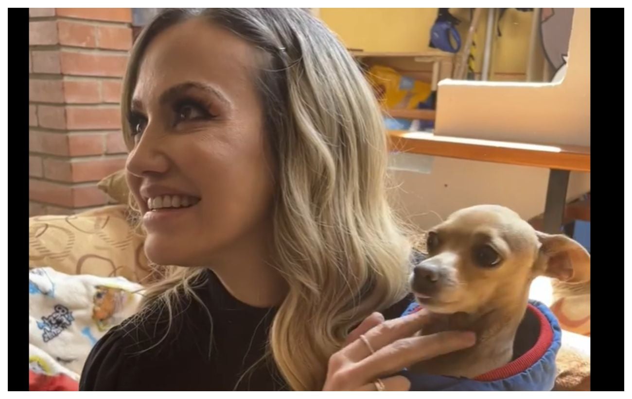 Fanny Lu y los perritos de Mauricio Leal