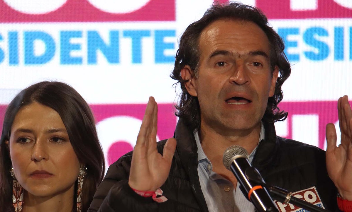 Federico Gutiérrez dando su discurso como candidato presidencial