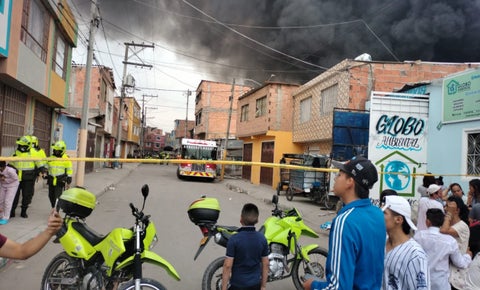 Incendio en bodega de Bosa