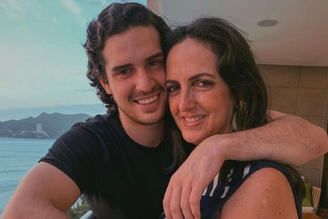Juan José Lafaurie, hijo de María Fernanda Cabal, salió en defensa de Marbelle, afirmando que Petro clasifica erróneamente a la hija como 'habitante de calle'.