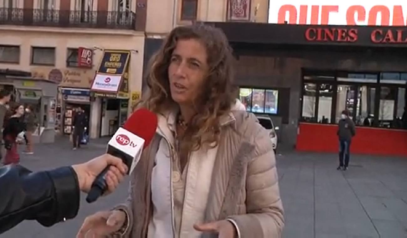 Mujer española sobre el veganismo y la guerra